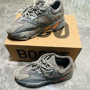 adidas Yeezy Boost 700 V1 Inertia Size 7 eg7597 Grey Gray Orange OG Coral